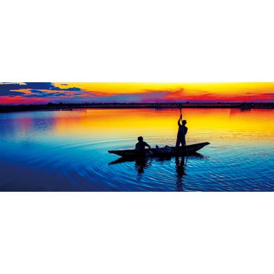 夕焼けの湖と小舟(パノラマ)
